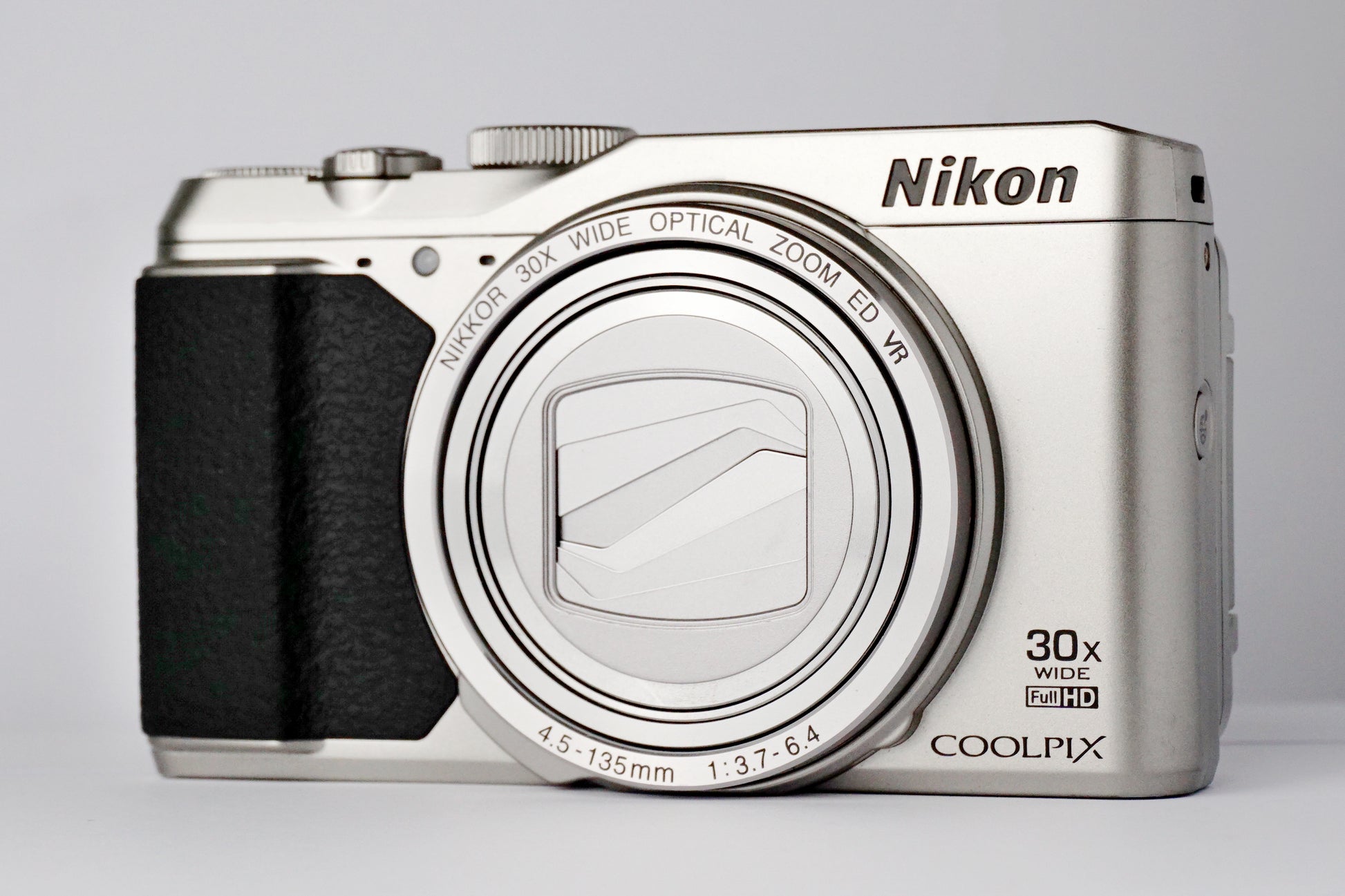 Nikon Coolpix S9900 - SLM