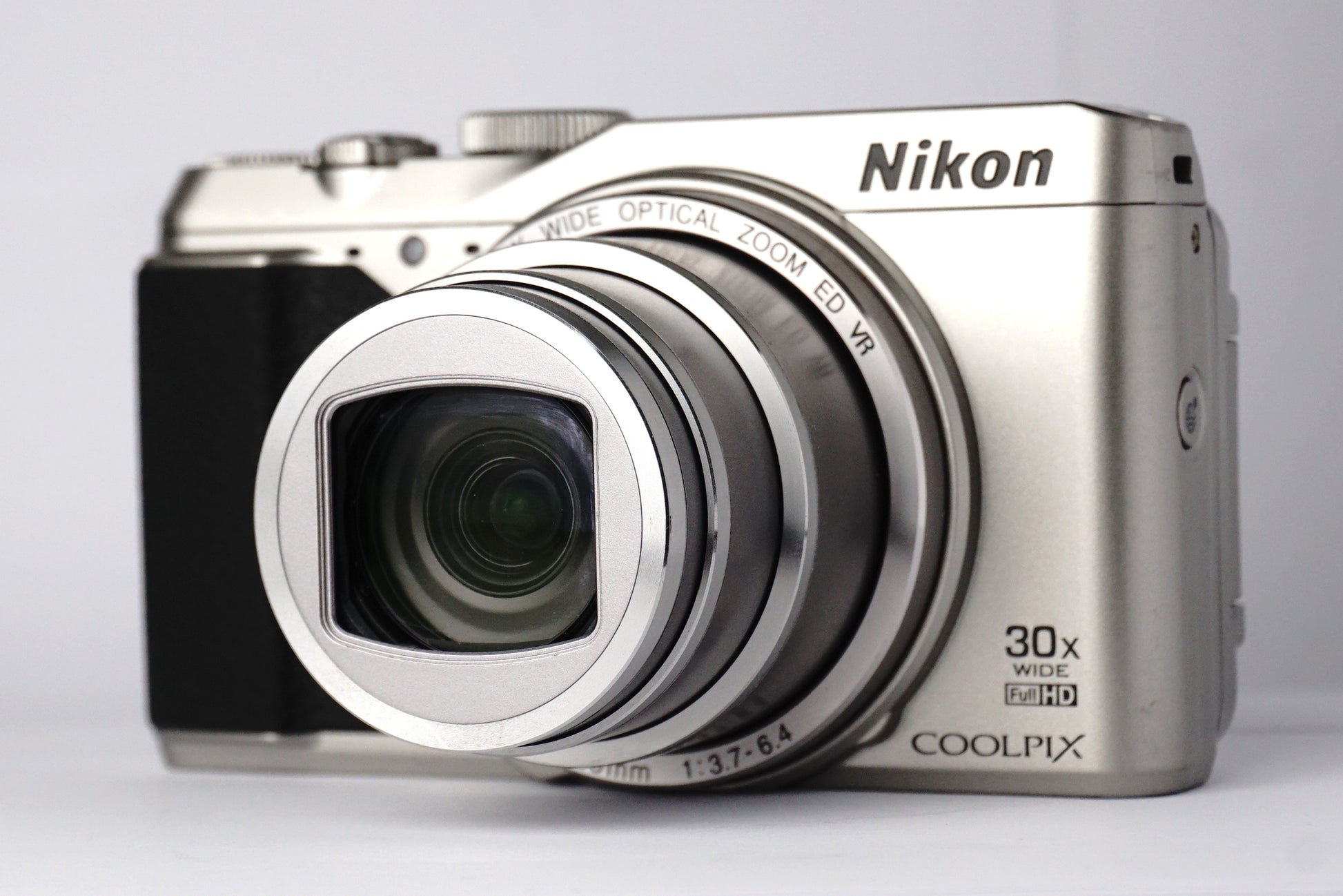 Nikon Coolpix S9900 - SLM