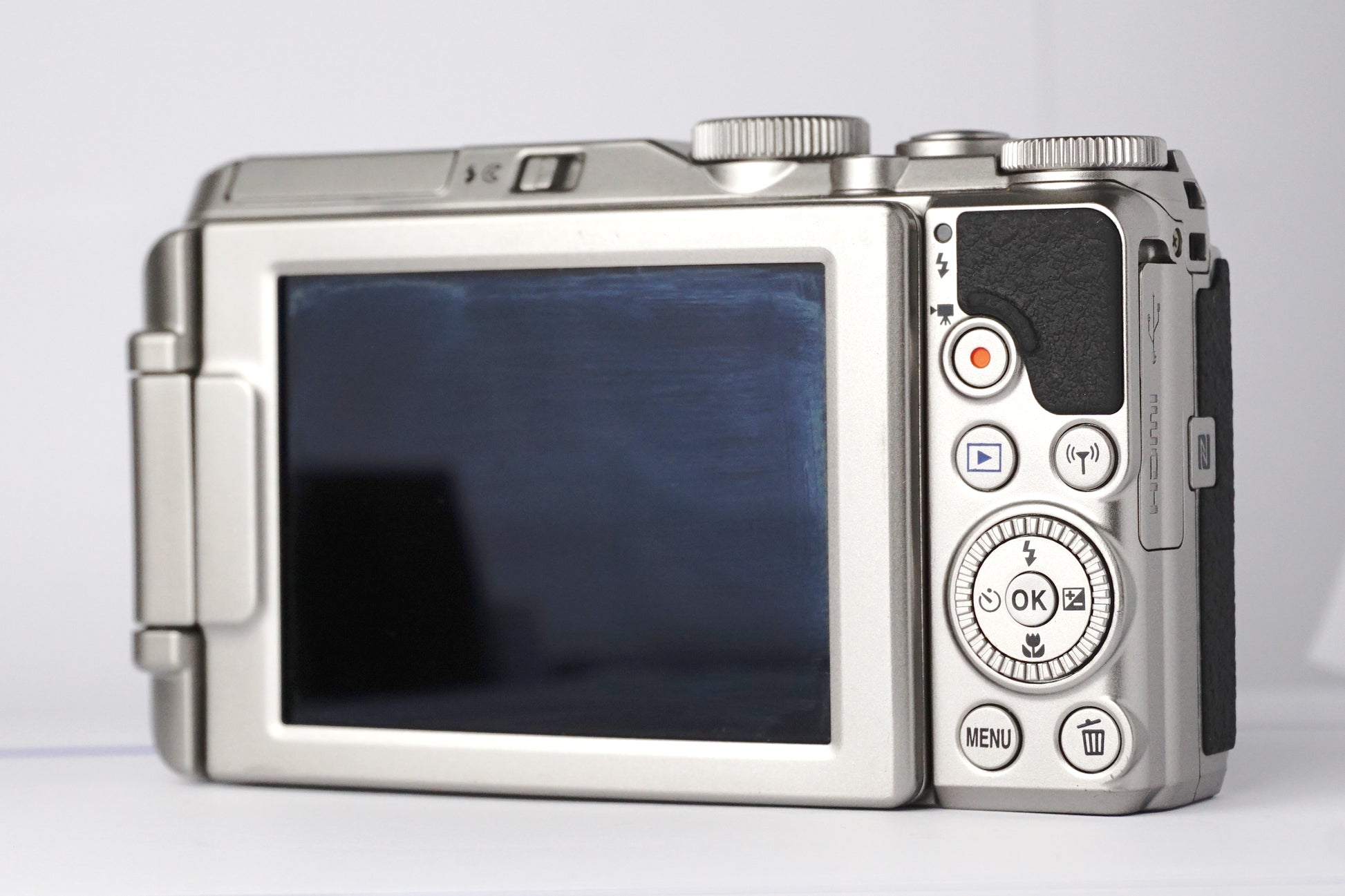 Nikon Coolpix S9900 - SLM