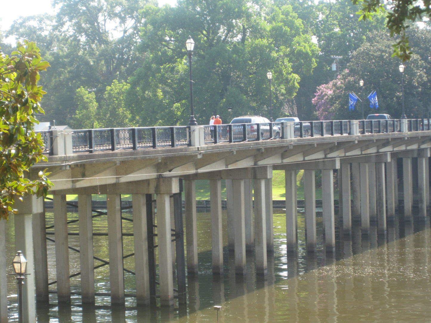 Sample photo taken on Canon IXUS 100 IS (landscape or street)