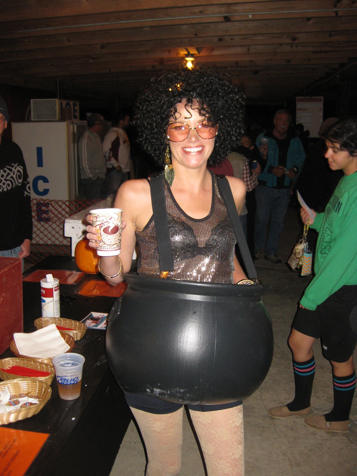 Sample photo taken on Canon Ixus 90 (portrait nightlife)