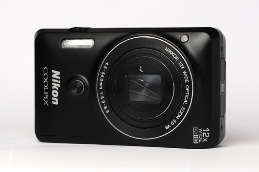 Nikon Coolpix s6900