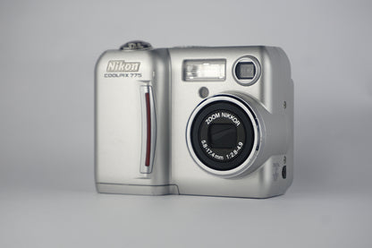 Nikon Coolpix 775 - SLM