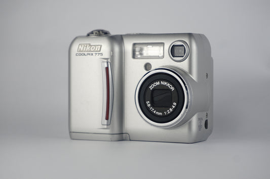 Nikon Coolpix 775 - SLM