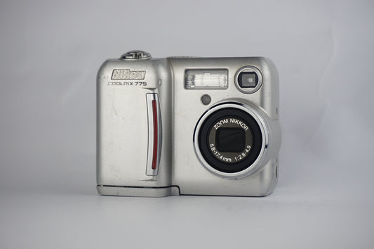 Nikon Coolpix 775 - SLM
