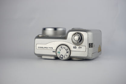 Nikon Coolpix 775 - SLM