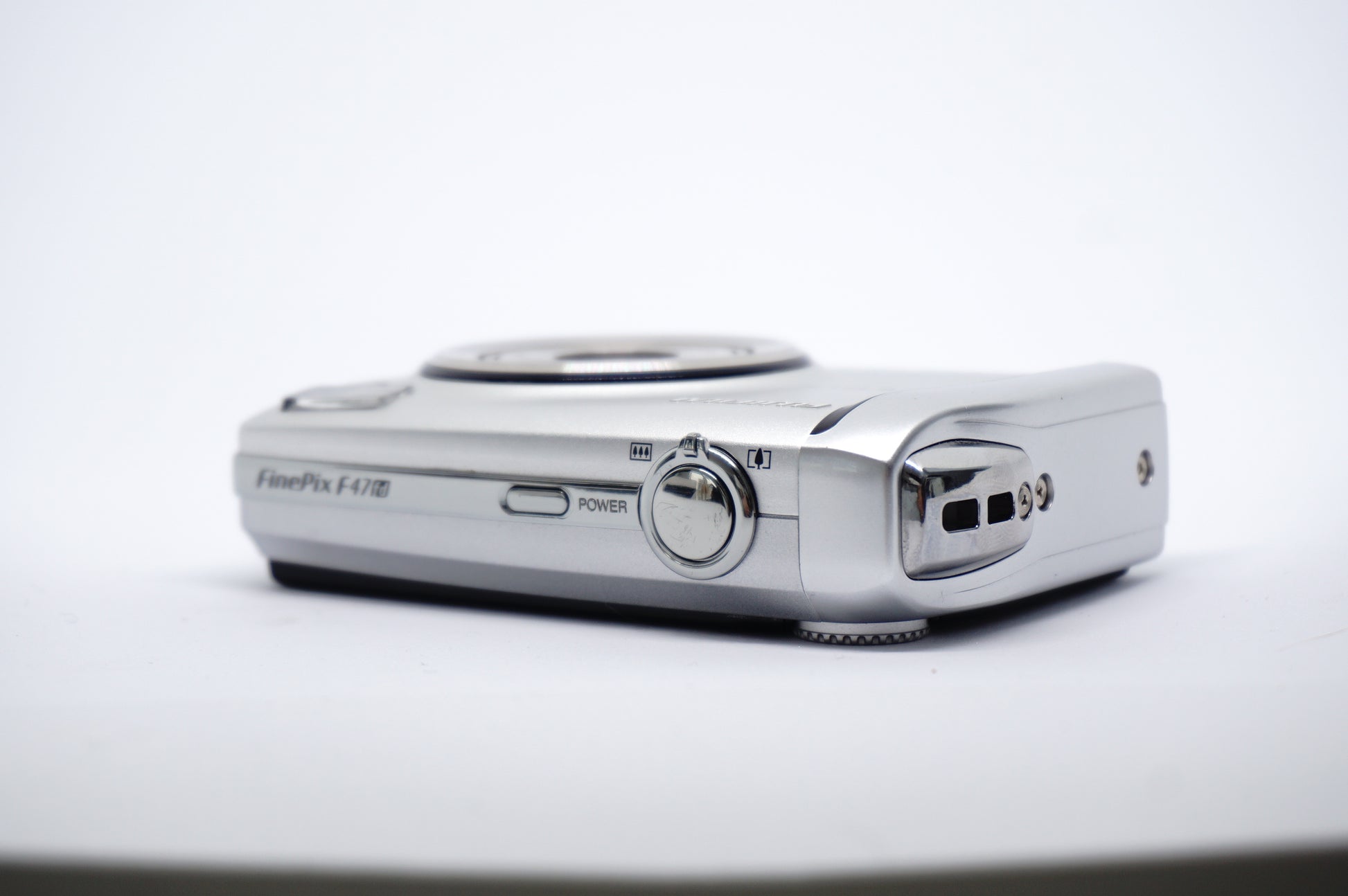 Fujifilm Silver Compact Digital Camera image 14