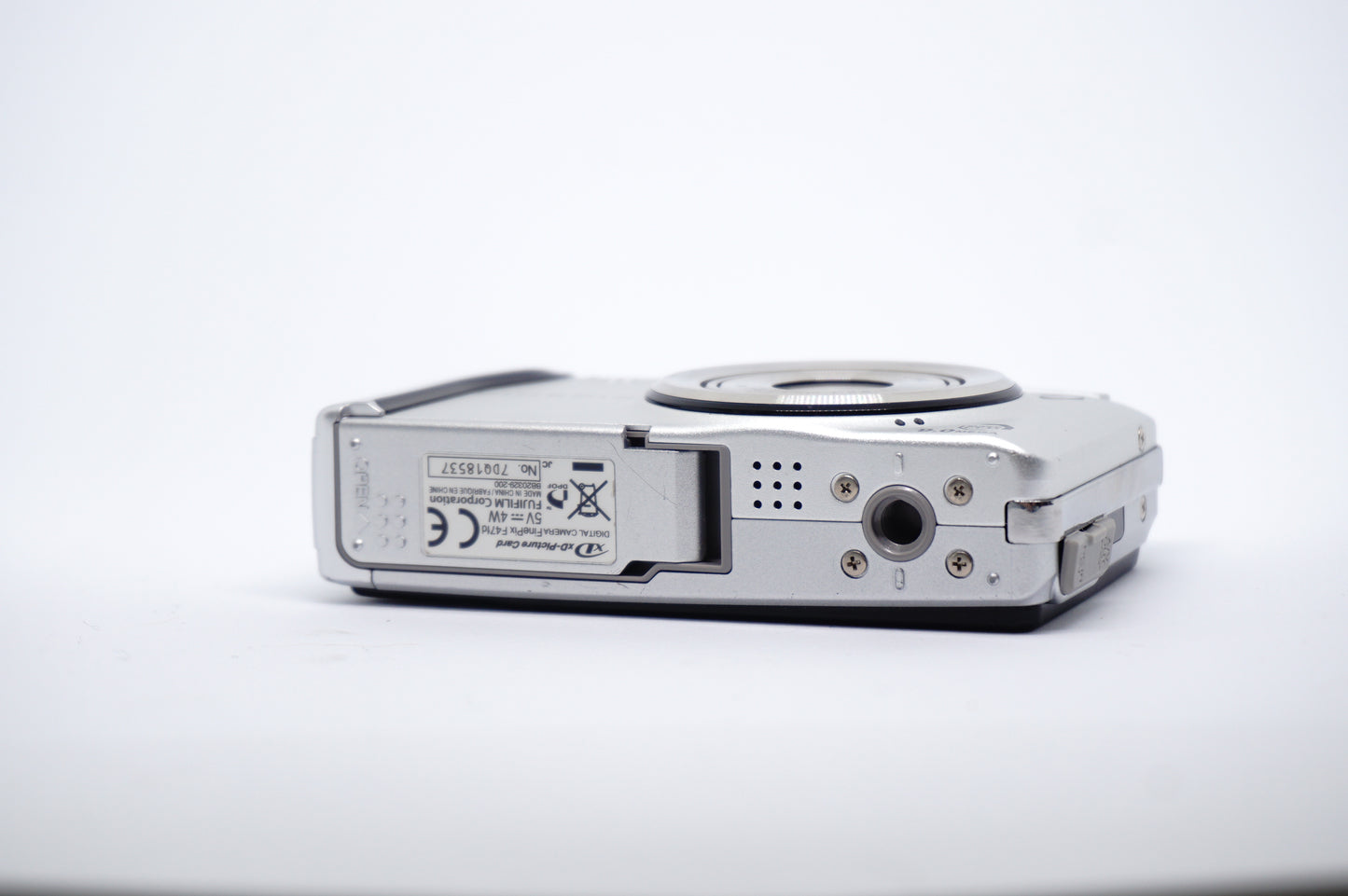 Fujifilm Silver Compact Digital Camera image 17