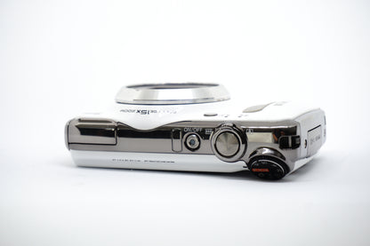 Fujifilm 16MP White Compact Zoom Digital Camera image 7