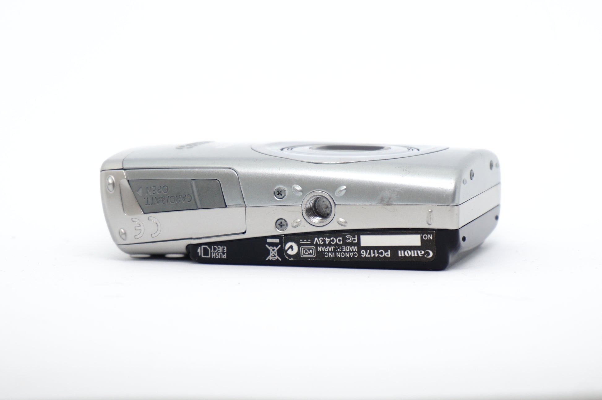 Canon IXUS Silver Digital Camera 3 image 4