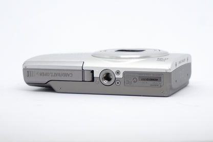 Canon IXUS Silver Digital Camera 4 image 7