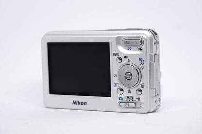 Nikon Coolpix S1 Silver Digital Camera image 3