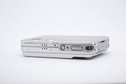 Nikon Coolpix S1 Silver Digital Camera image 4