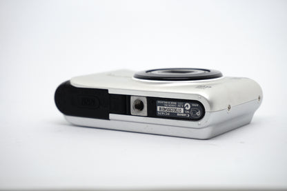 Canon White Black Lens Compact Digital Camera image 6