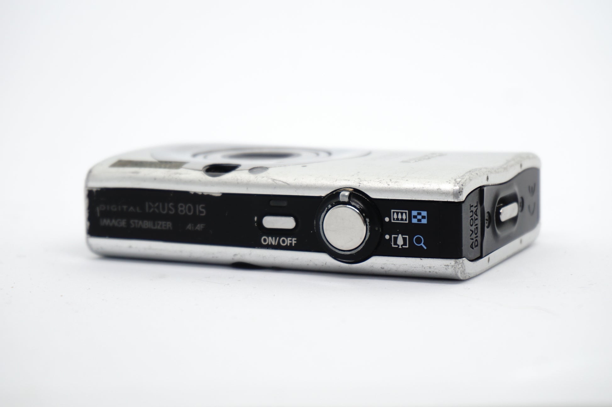 Canon IXUS Silver Compact Digital Camera image 4