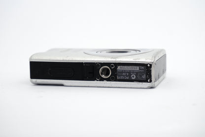 Canon IXUS Silver Compact Digital Camera image 5