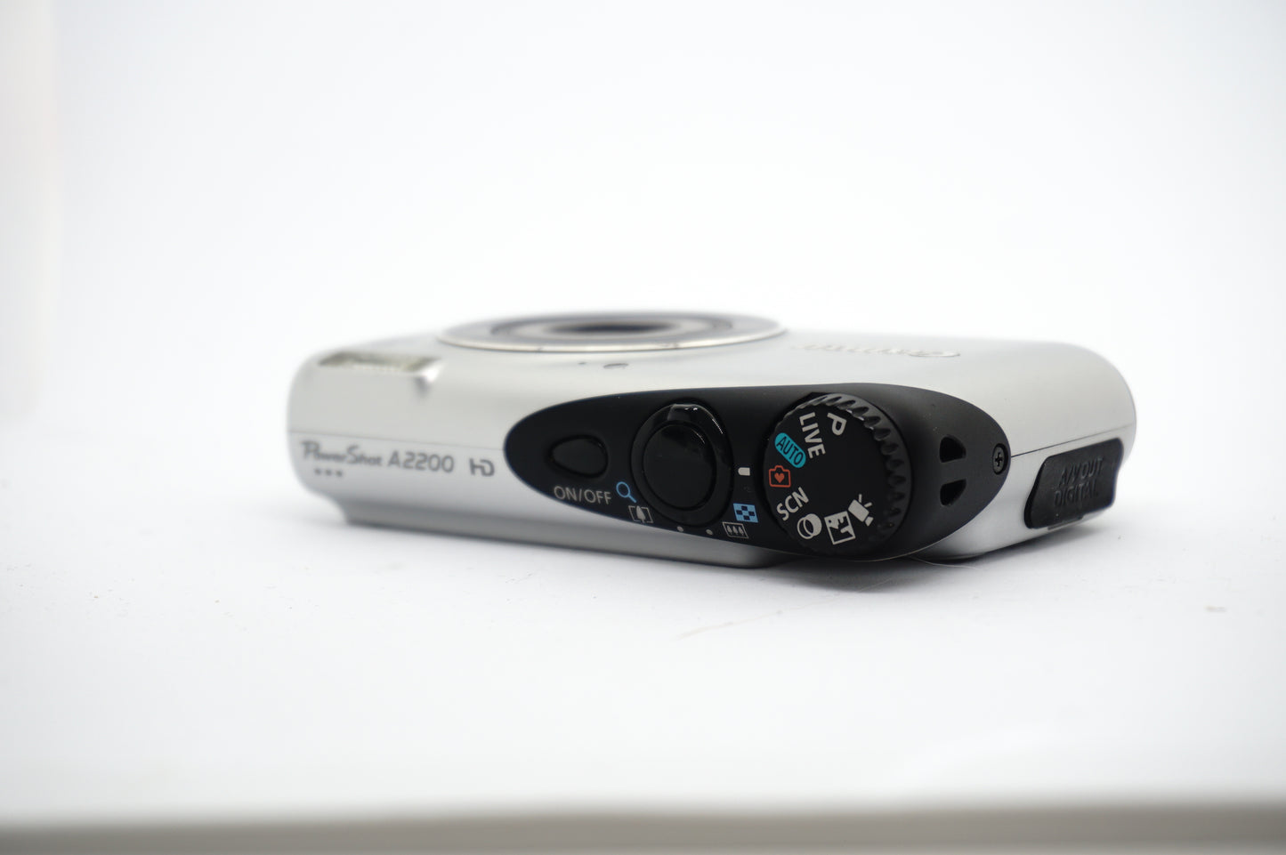 Canon Silver Black Lens 14MP Compact Digital Camera image 3