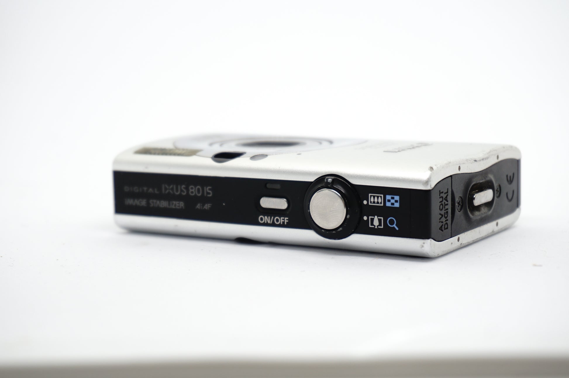 Canon IXUS Silver Compact Digital Camera 2 image 3