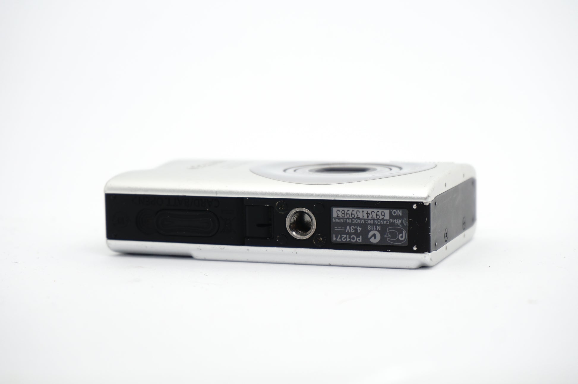 Canon IXUS Silver Compact Digital Camera 2 image 4