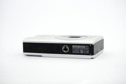 Canon IXUS Silver Compact Digital Camera 2 image 4