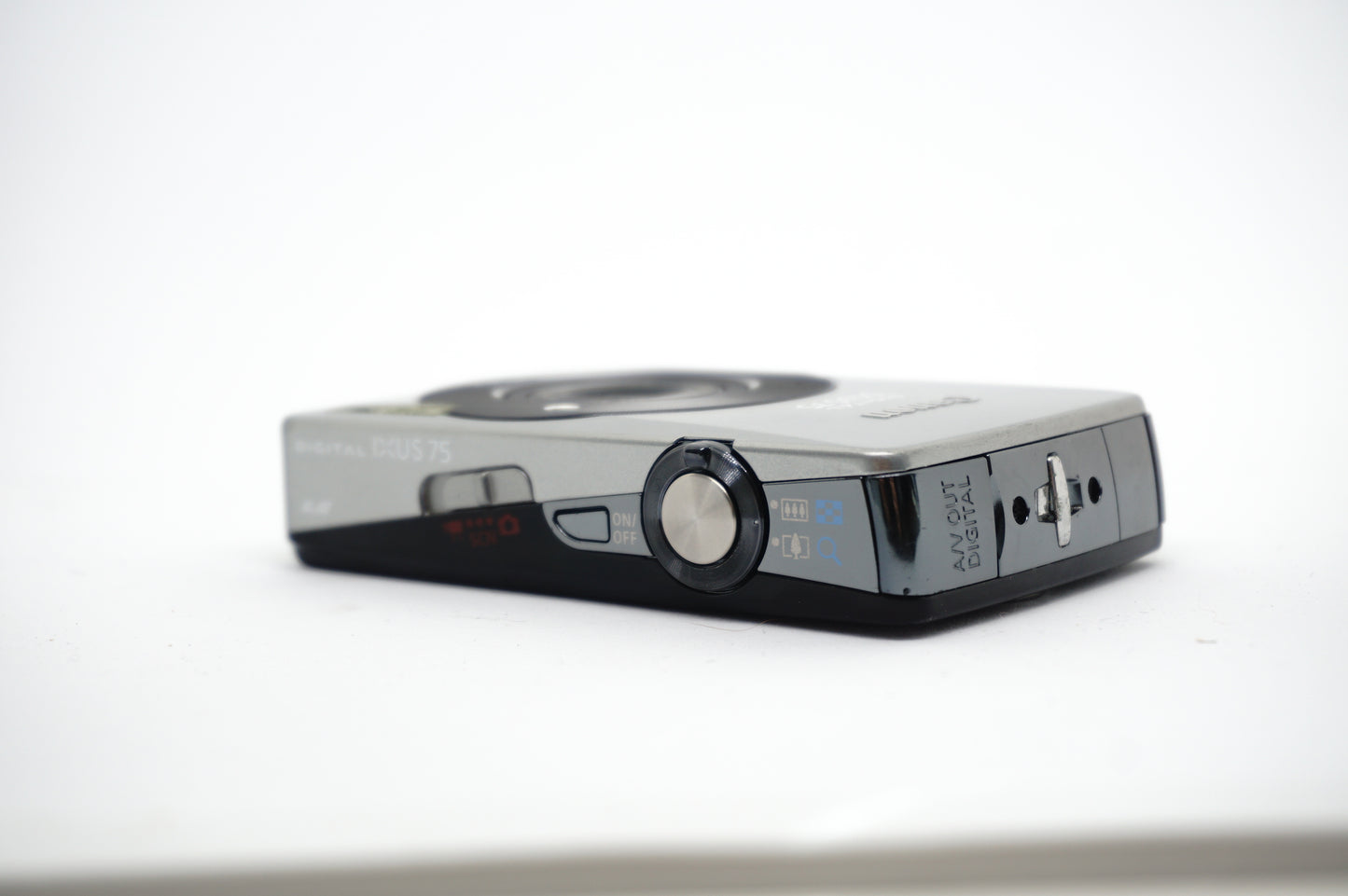 Canon IXUS 75 Silver Digital Camera image 3