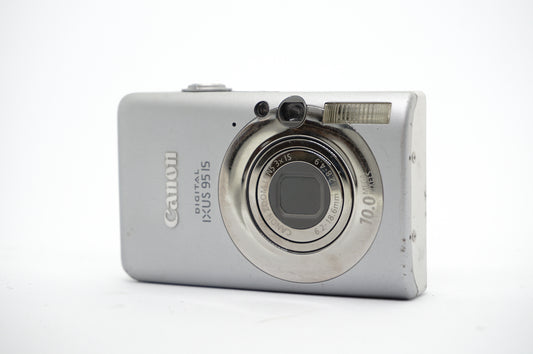 Canon IXUS Silver Compact Digital Camera 4 image 1