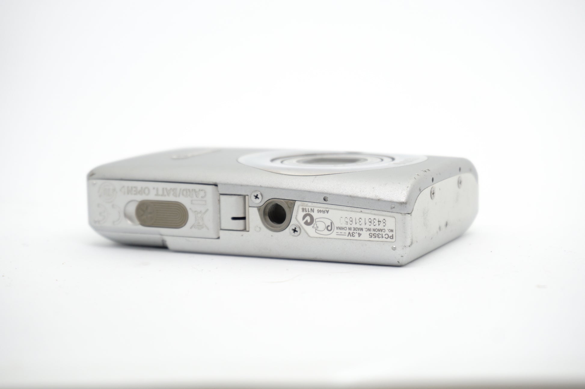 Canon IXUS Silver Compact Digital Camera 4 image 4