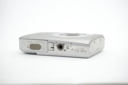 Canon IXUS Silver Compact Digital Camera 4 image 4