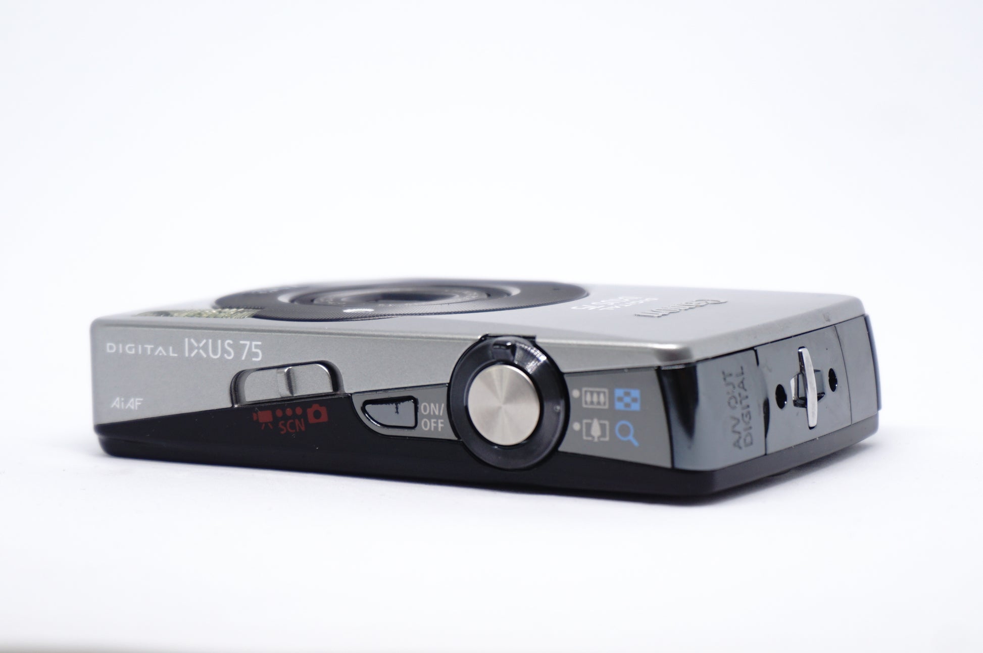 Canon IXUS 75 Silver Digital Camera top view