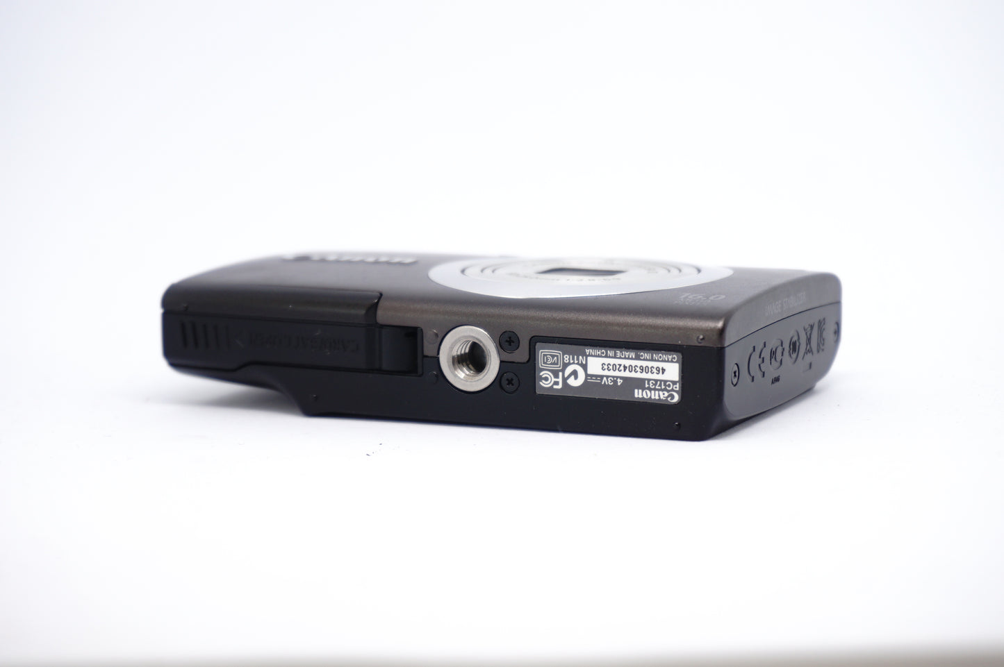 Canon Black 5x 16MP Compact Digital Camera underneath view