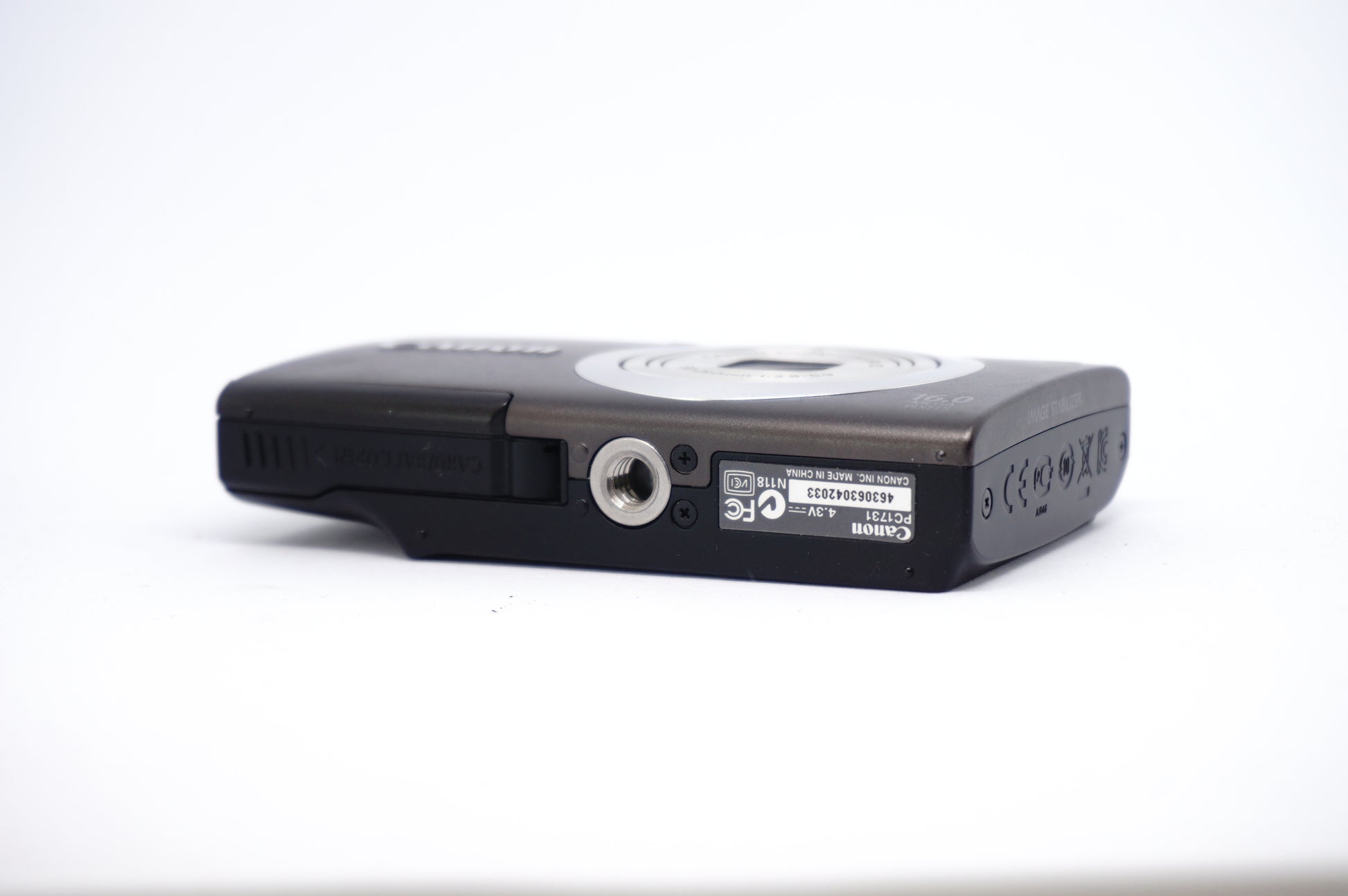 Canon Black 5x 16MP Compact Digital Camera underneath view