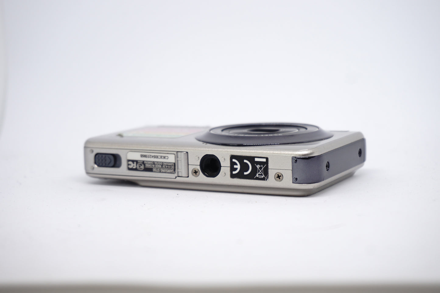 Samsung Silver 12.2MP Compact Digital Camera underneath view
