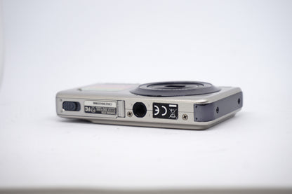 Samsung Silver 12.2MP Compact Digital Camera underneath view