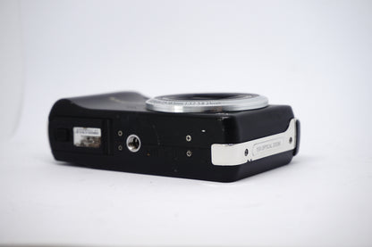 Samsung Black 15x Compact Digital Camera underneath view